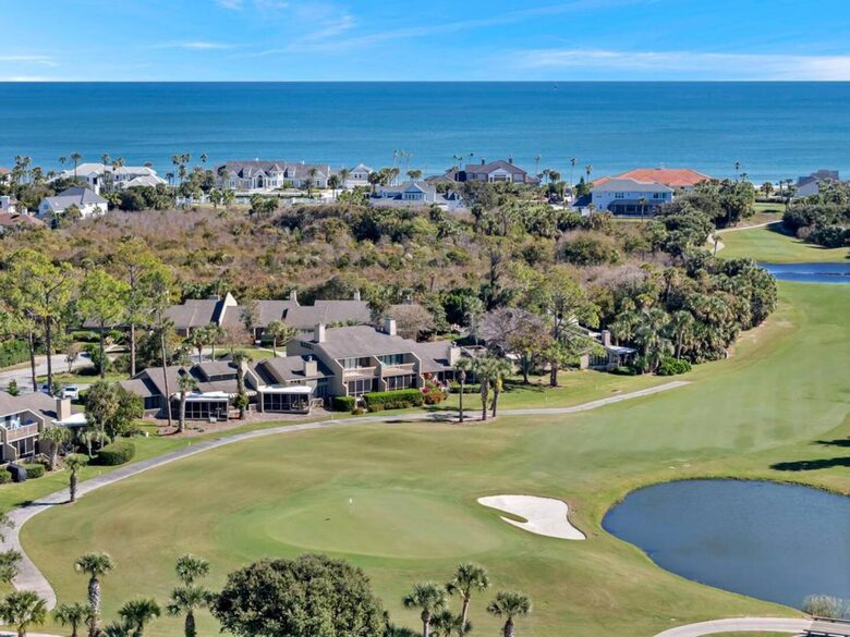 A Golf-Side Retreat in Sawgrass Country Club - Ponte Vedra Beach, Florida