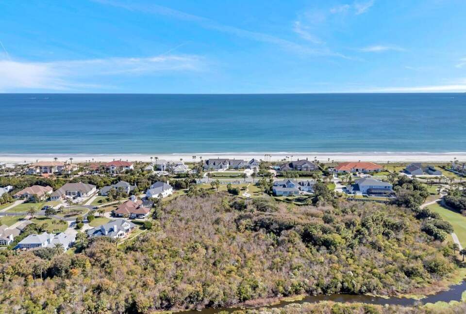 A Golf-Side Retreat in Sawgrass Country Club - Ponte Vedra Beach, Florida
