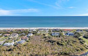A Golf-Side Retreat in Sawgrass Country Club - Ponte Vedra Beach, Florida