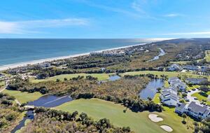 A Golf-Side Retreat in Sawgrass Country Club - Ponte Vedra Beach, Florida