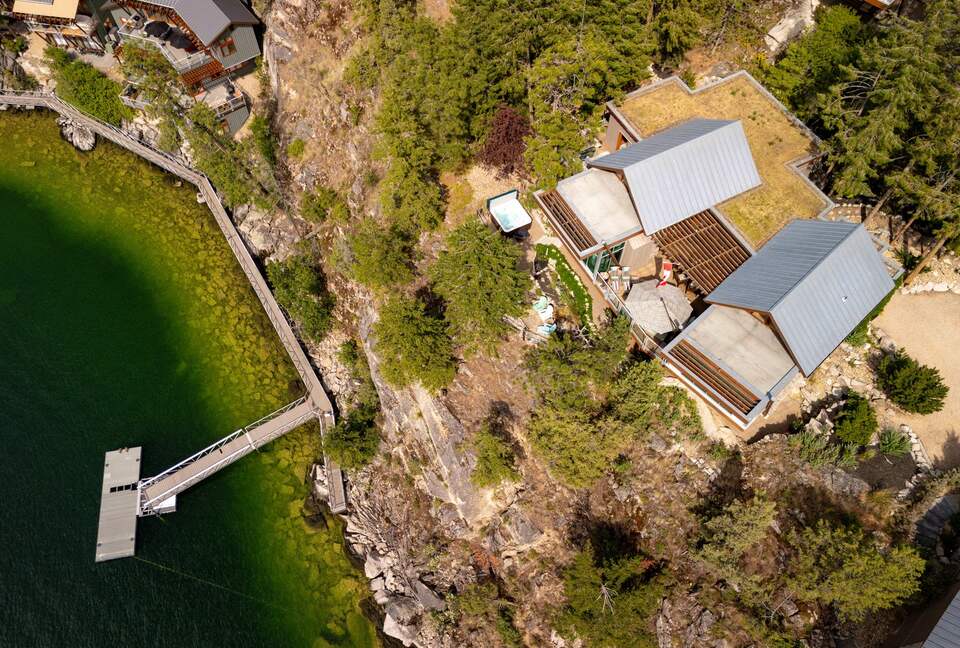 West Coast Modern Sanctuary Above Okanagan Lake - Vernon, Canada
