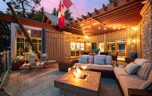 West Coast Modern Sanctuary Above Okanagan Lake - Vernon, Canada