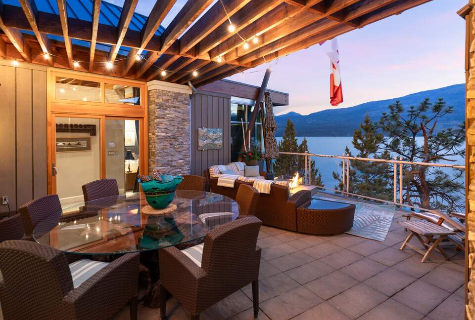 West Coast Modern Sanctuary Above Okanagan Lake - Vernon, Canada