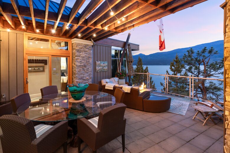 West Coast Modern Sanctuary Above Okanagan Lake - Vernon, Canada