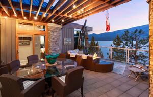 West Coast Modern Sanctuary Above Okanagan Lake - Vernon, Canada