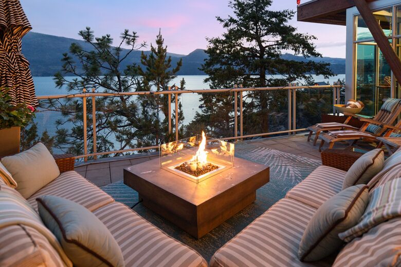 West Coast Modern Sanctuary Above Okanagan Lake - Vernon, Canada