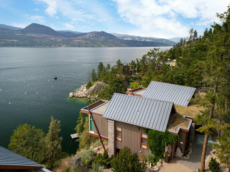 West Coast Modern Sanctuary Above Okanagan Lake - Vernon, Canada