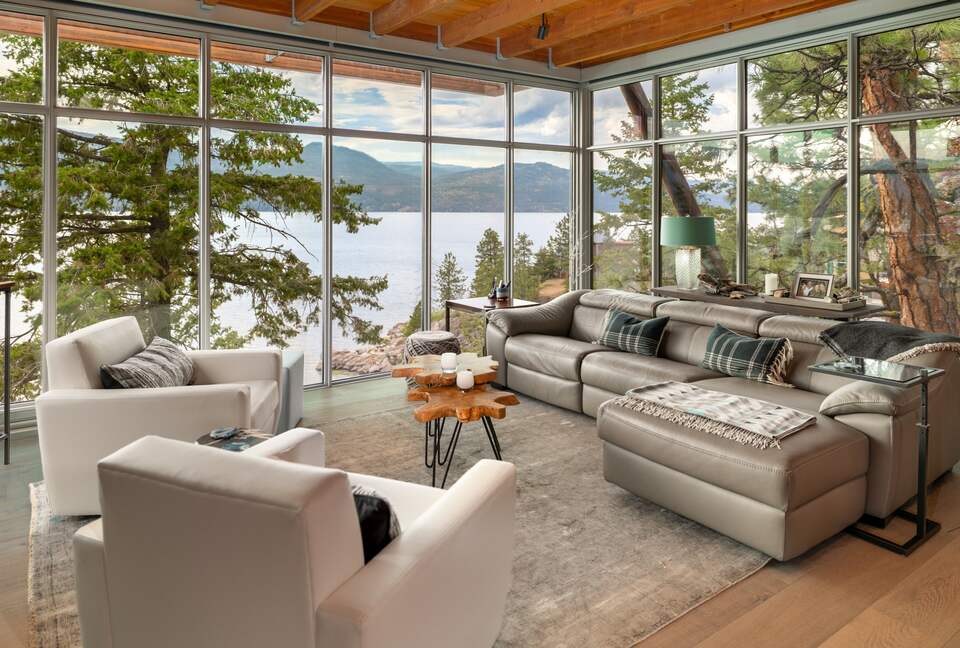 West Coast Modern Sanctuary Above Okanagan Lake - Vernon, Canada