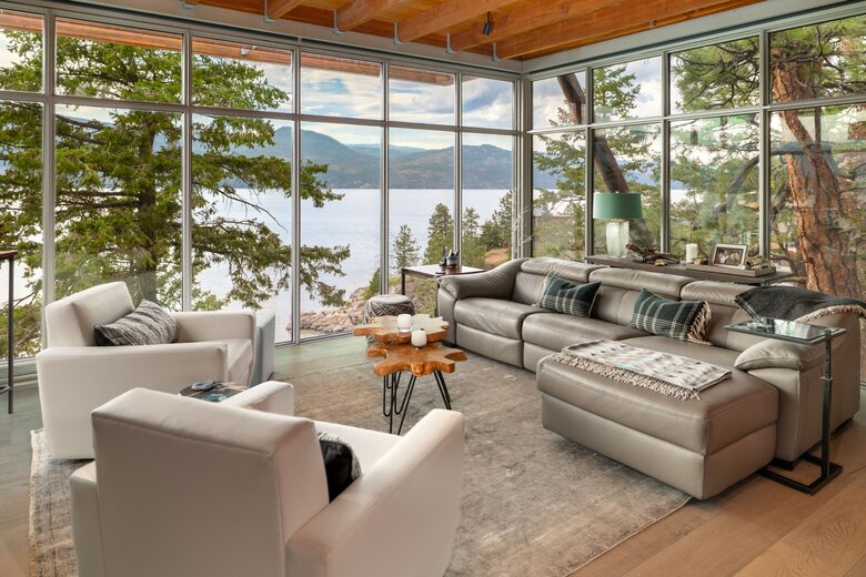 West Coast Modern Sanctuary Above Okanagan Lake - Vernon, Canada