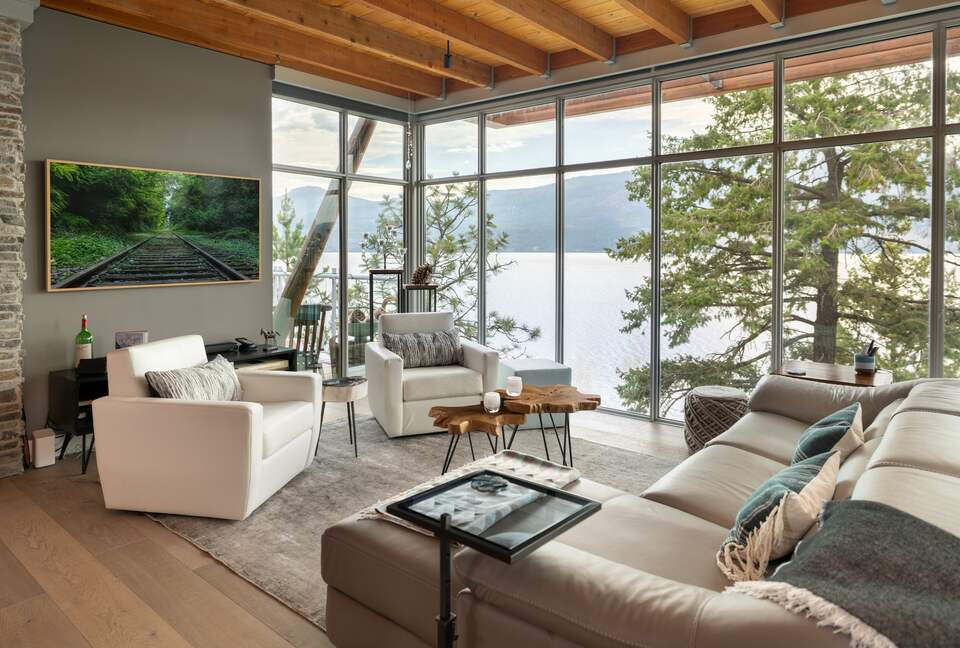 West Coast Modern Sanctuary Above Okanagan Lake - Vernon, Canada