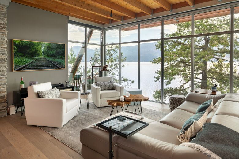 West Coast Modern Sanctuary Above Okanagan Lake - Vernon, Canada
