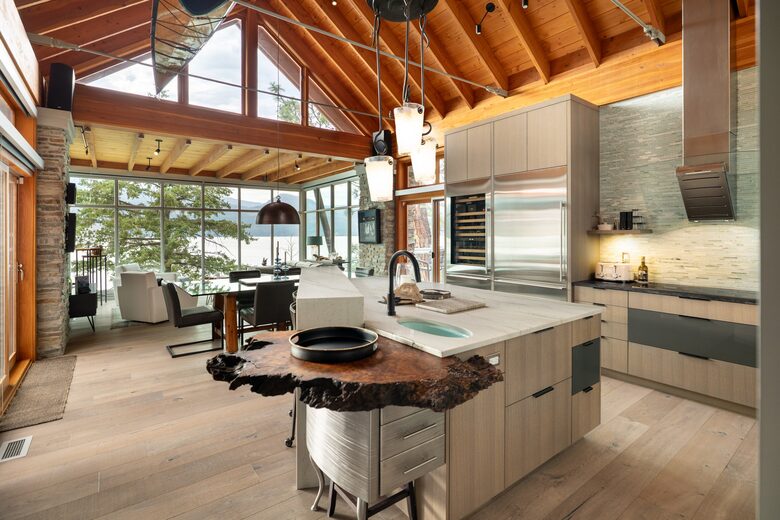 West Coast Modern Sanctuary Above Okanagan Lake - Vernon, Canada