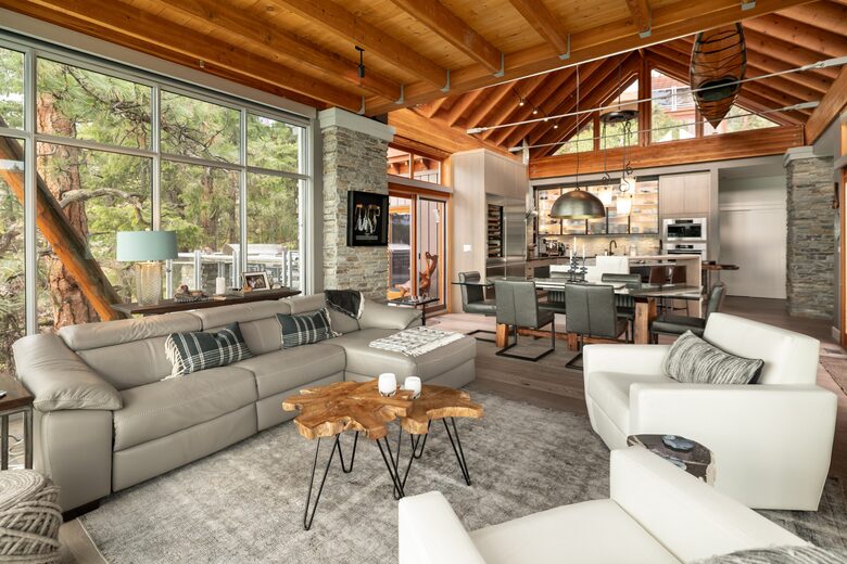 West Coast Modern Sanctuary Above Okanagan Lake - Vernon, Canada