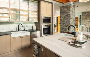 West Coast Modern Sanctuary Above Okanagan Lake - Vernon, Canada