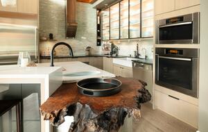 West Coast Modern Sanctuary Above Okanagan Lake - Vernon, Canada