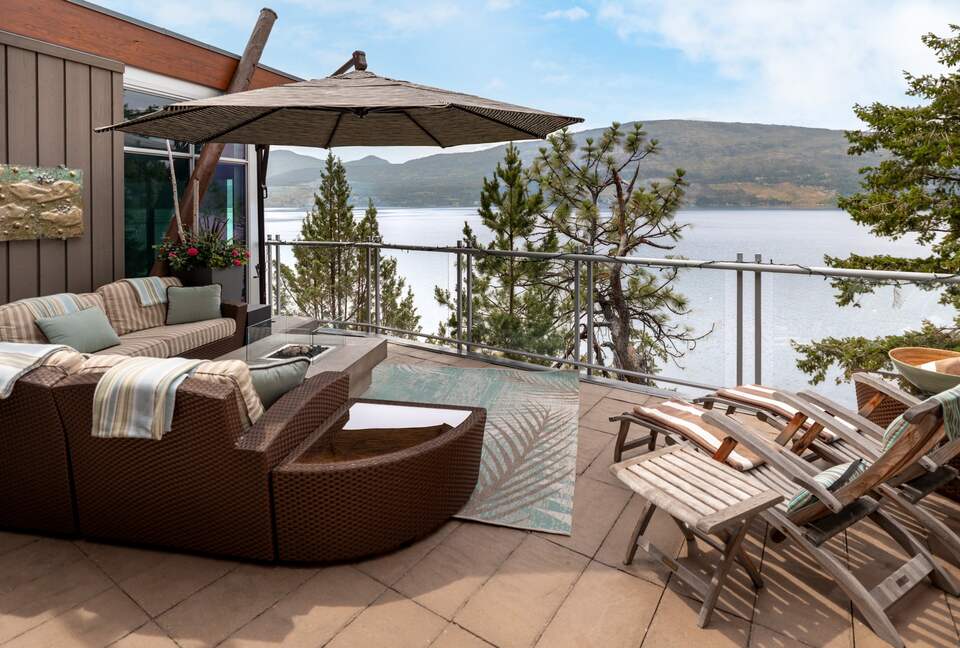 West Coast Modern Sanctuary Above Okanagan Lake - Vernon, Canada