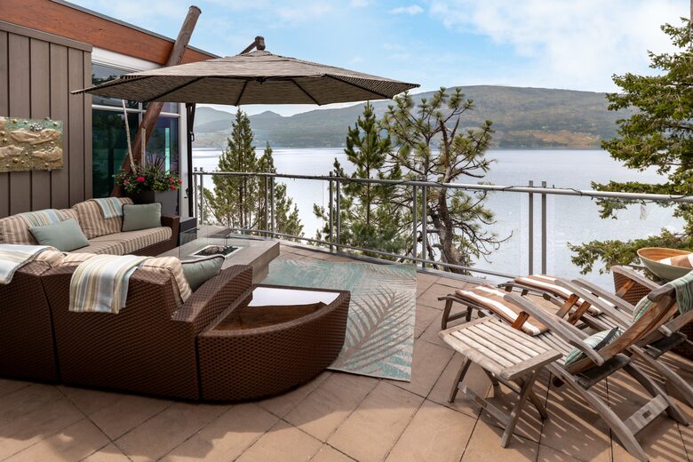 West Coast Modern Sanctuary Above Okanagan Lake - Vernon, Canada