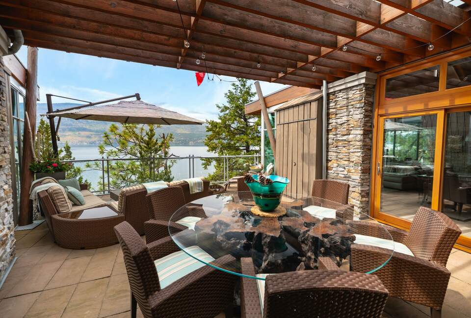 West Coast Modern Sanctuary Above Okanagan Lake - Vernon, Canada