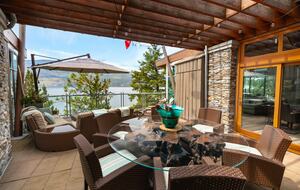 West Coast Modern Sanctuary Above Okanagan Lake - Vernon, Canada