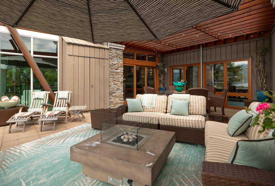 West Coast Modern Sanctuary Above Okanagan Lake - Vernon, Canada