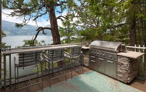 West Coast Modern Sanctuary Above Okanagan Lake - Vernon, Canada