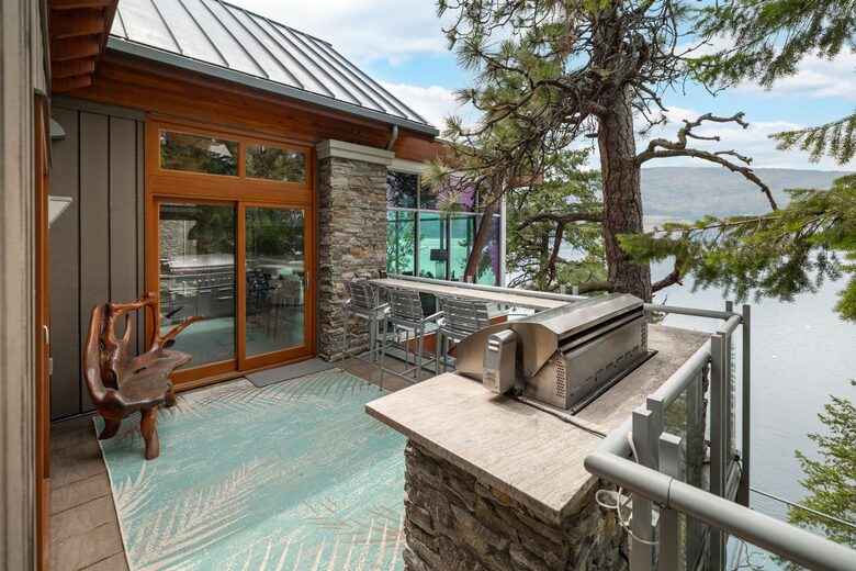 West Coast Modern Sanctuary Above Okanagan Lake - Vernon, Canada