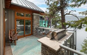 West Coast Modern Sanctuary Above Okanagan Lake - Vernon, Canada