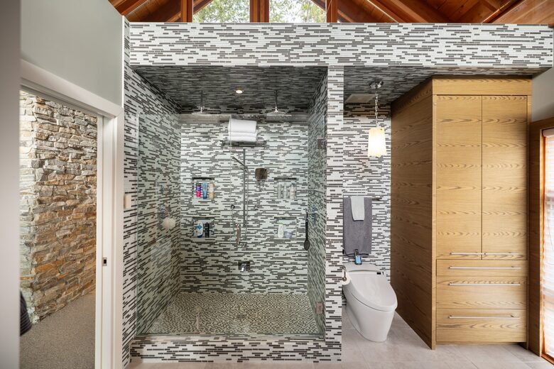 West Coast Modern Sanctuary Above Okanagan Lake - Vernon, Canada