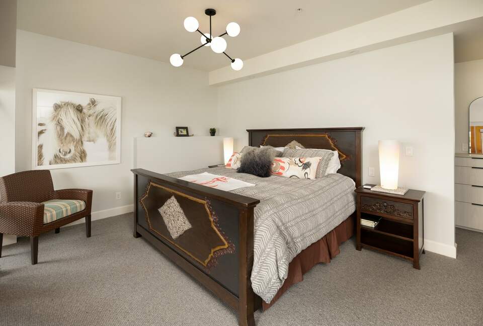 West Coast Modern Sanctuary Above Okanagan Lake - Vernon, Canada