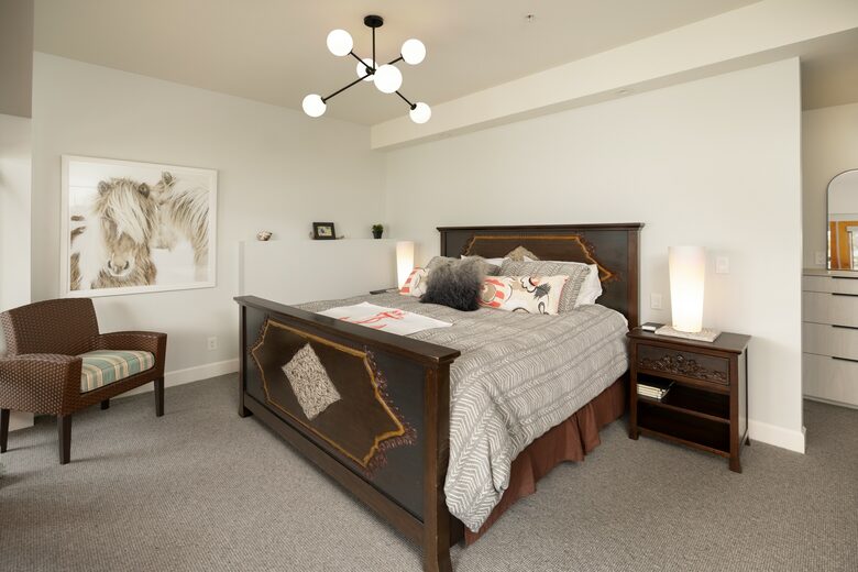 West Coast Modern Sanctuary Above Okanagan Lake - Vernon, Canada