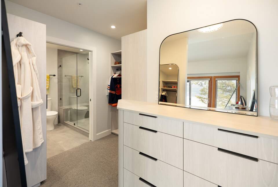 West Coast Modern Sanctuary Above Okanagan Lake - Vernon, Canada