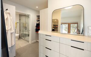 West Coast Modern Sanctuary Above Okanagan Lake - Vernon, Canada