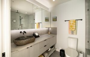 West Coast Modern Sanctuary Above Okanagan Lake - Vernon, Canada