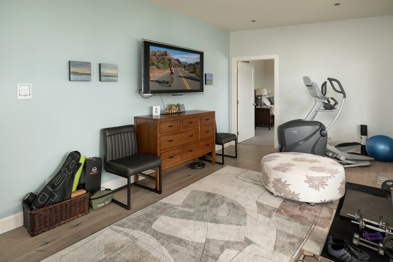 West Coast Modern Sanctuary Above Okanagan Lake - Vernon, Canada