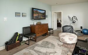 West Coast Modern Sanctuary Above Okanagan Lake - Vernon, Canada