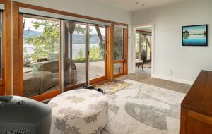 West Coast Modern Sanctuary Above Okanagan Lake - Vernon, Canada