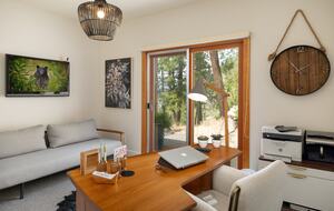 West Coast Modern Sanctuary Above Okanagan Lake - Vernon, Canada