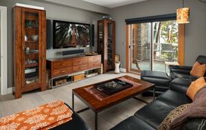 West Coast Modern Sanctuary Above Okanagan Lake - Vernon, Canada