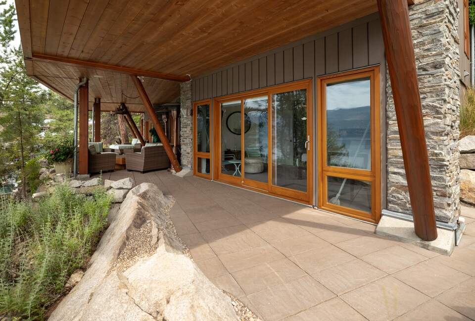West Coast Modern Sanctuary Above Okanagan Lake - Vernon, Canada
