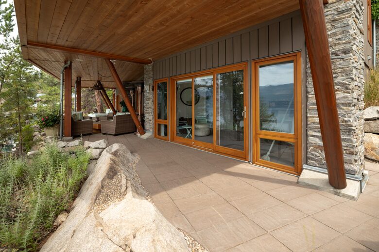 West Coast Modern Sanctuary Above Okanagan Lake - Vernon, Canada