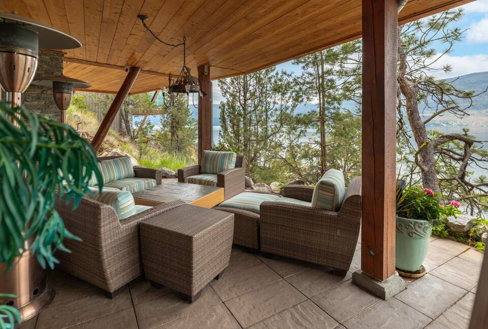 West Coast Modern Sanctuary Above Okanagan Lake - Vernon, Canada