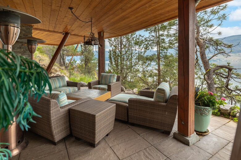 West Coast Modern Sanctuary Above Okanagan Lake - Vernon, Canada