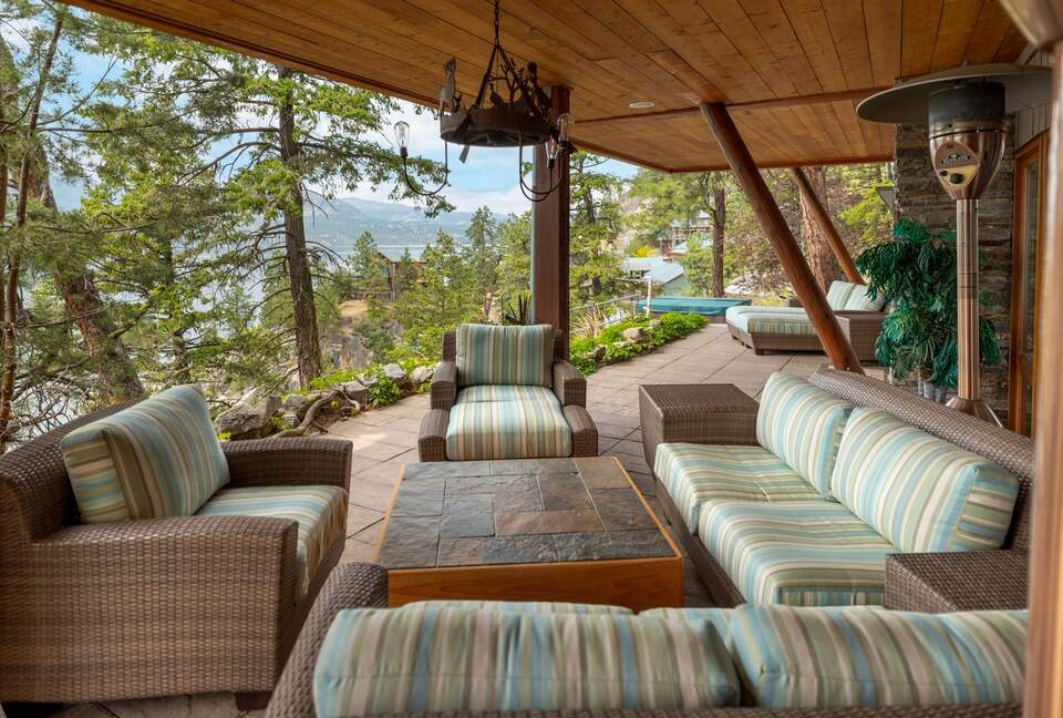 West Coast Modern Sanctuary Above Okanagan Lake - Vernon, Canada