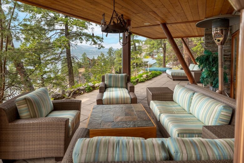 West Coast Modern Sanctuary Above Okanagan Lake - Vernon, Canada