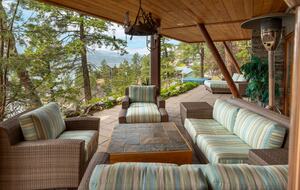West Coast Modern Sanctuary Above Okanagan Lake - Vernon, Canada