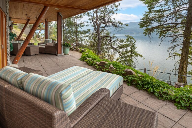 West Coast Modern Sanctuary Above Okanagan Lake - Vernon, Canada
