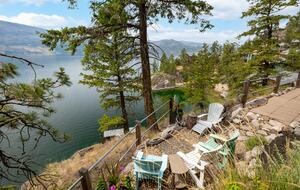 West Coast Modern Sanctuary Above Okanagan Lake - Vernon, Canada