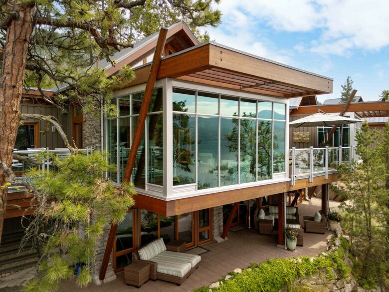 West Coast Modern Sanctuary Above Okanagan Lake - Vernon, Canada