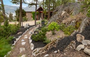 West Coast Modern Sanctuary Above Okanagan Lake - Vernon, Canada