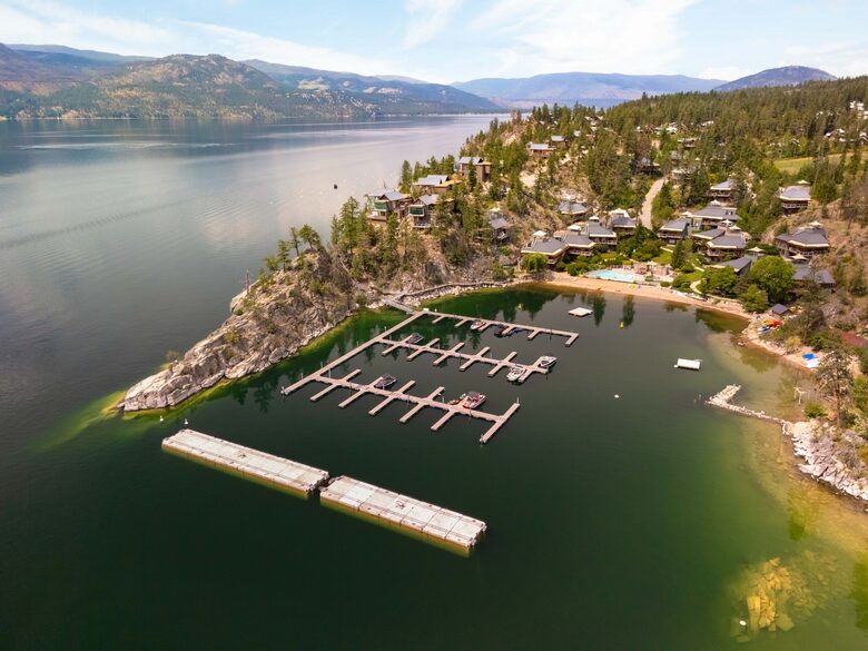 West Coast Modern Sanctuary Above Okanagan Lake - Vernon, Canada